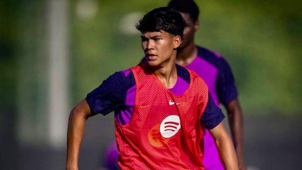 Pedro 'Dro' Fernández en un entrenamiento con Flick