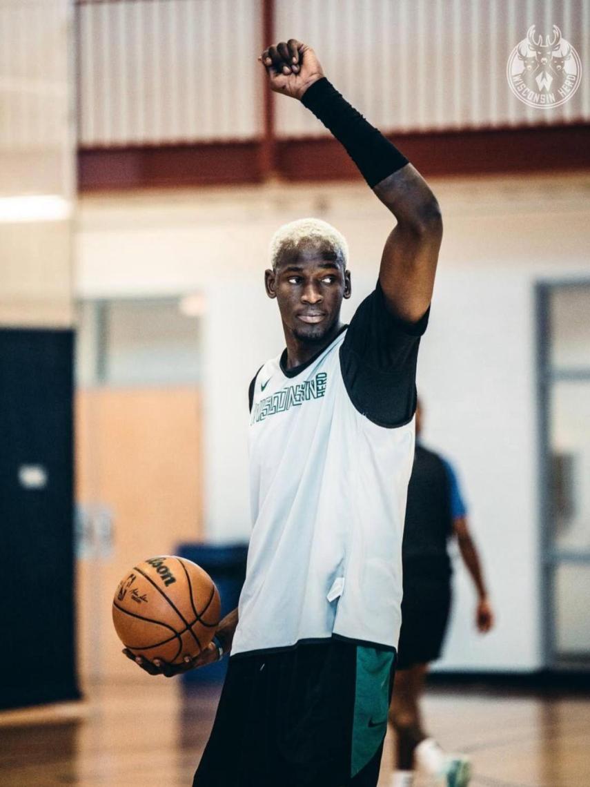 Ibou Badji en un entrenamiento con los Wisconsin Herd de la G League norteamericana