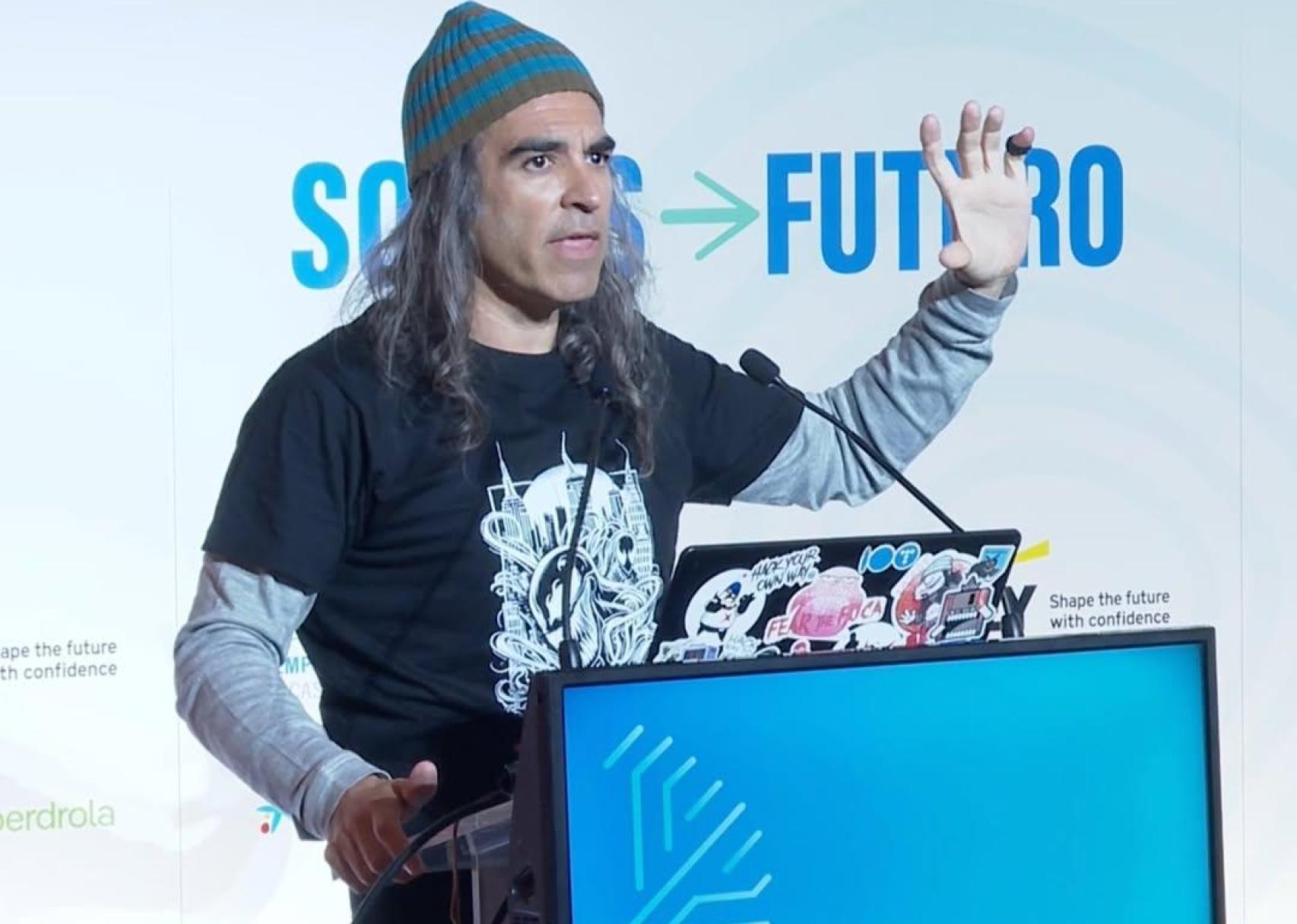 Chema Alonso, nuevo ejecutivo del CTA, en una exposición