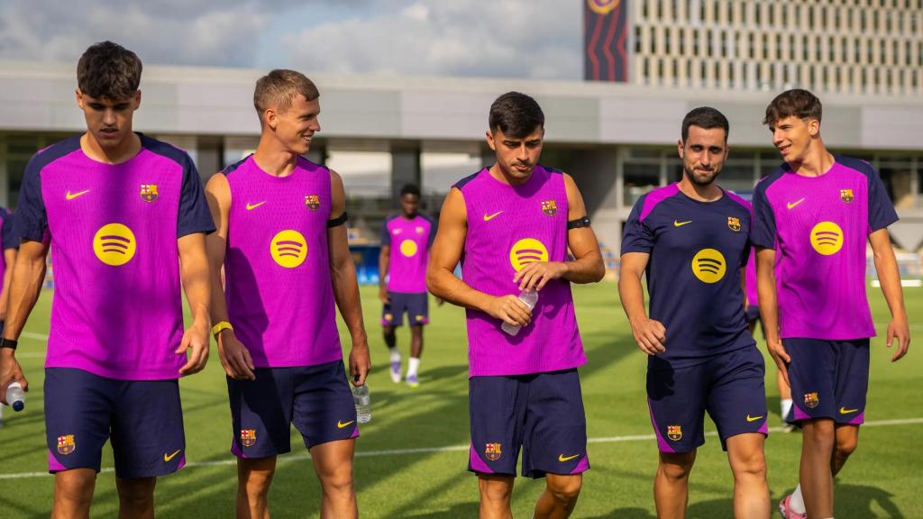 Pau Cubarsí, Dani Olmo, Pedri i Jofre Torrents salten a entrenar-se durant la pretemporada del Barça