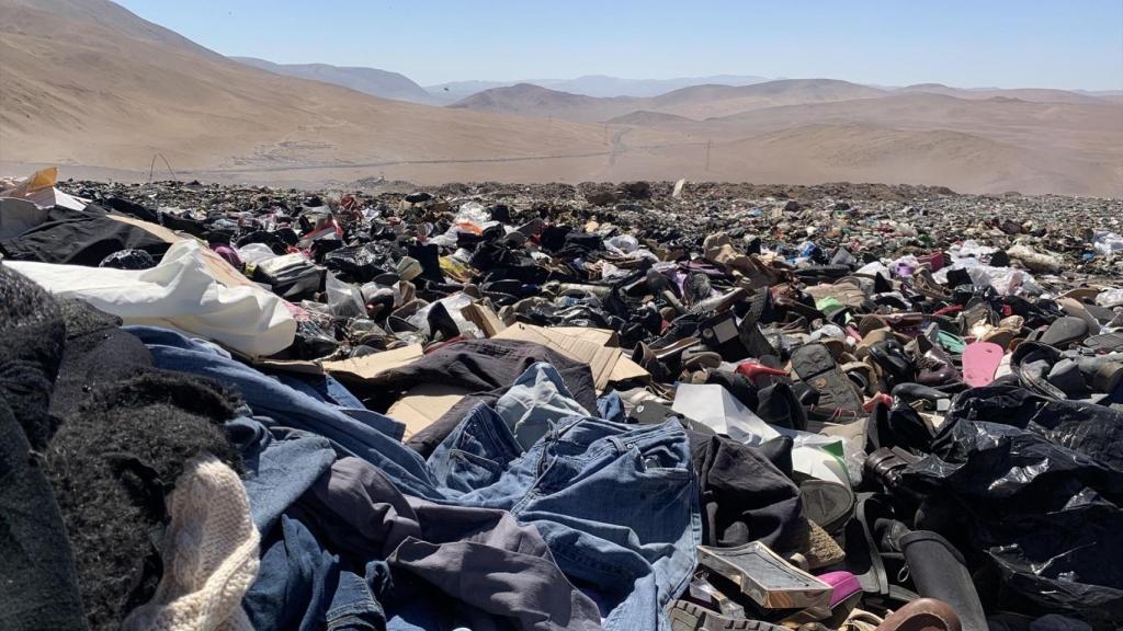 Residuos textiles en un vertedero de Cataluña
