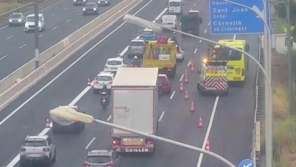 Un autobús averiado en la B-23 este lunes