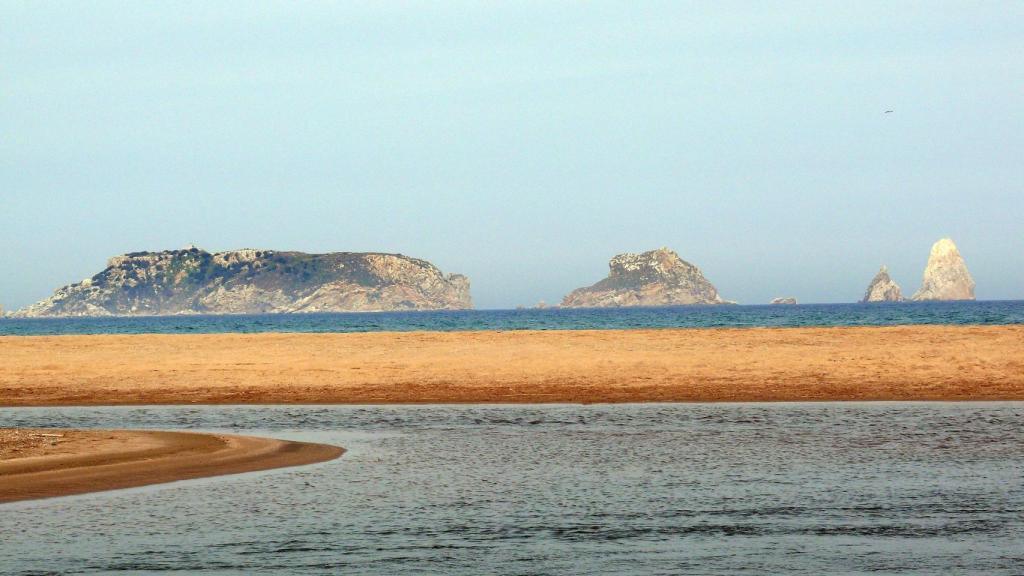 Las Illas Medes desde la Gola del Ter