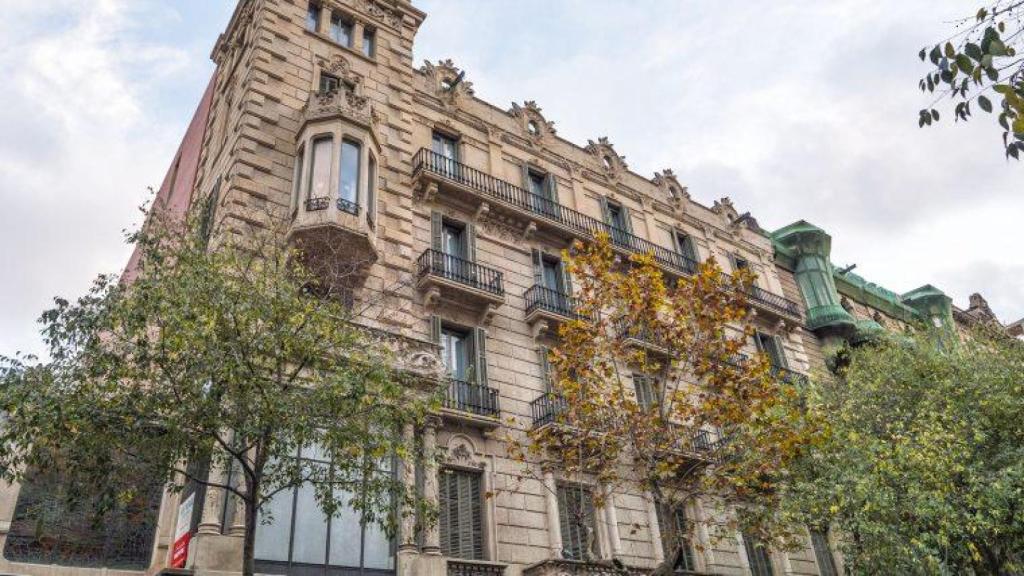 Fachada de la Casa Garriga Nogués, en el Eixample