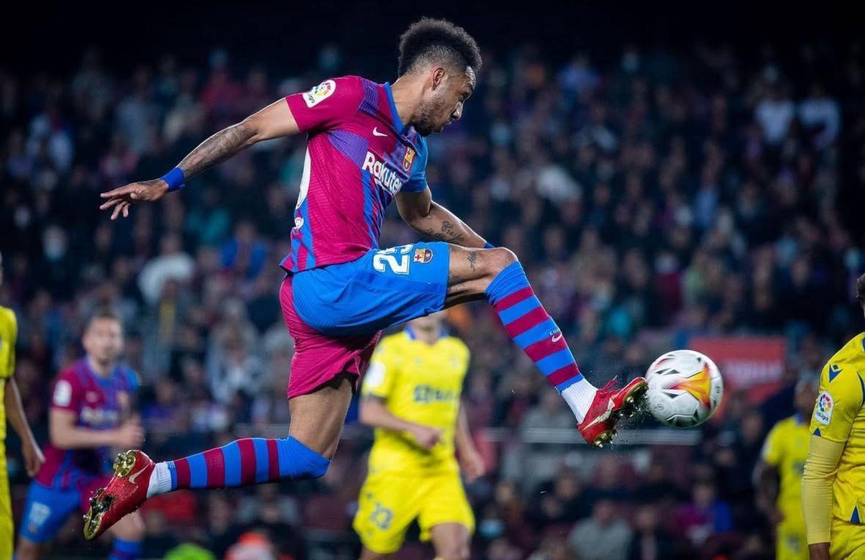 Pierre-Emerick Aubameyang en un partido con el Barça