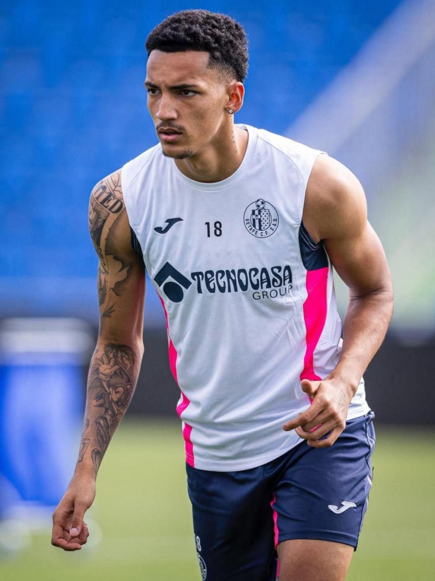 Álvaro Rodríguez en un entrenamiento con el Getafe