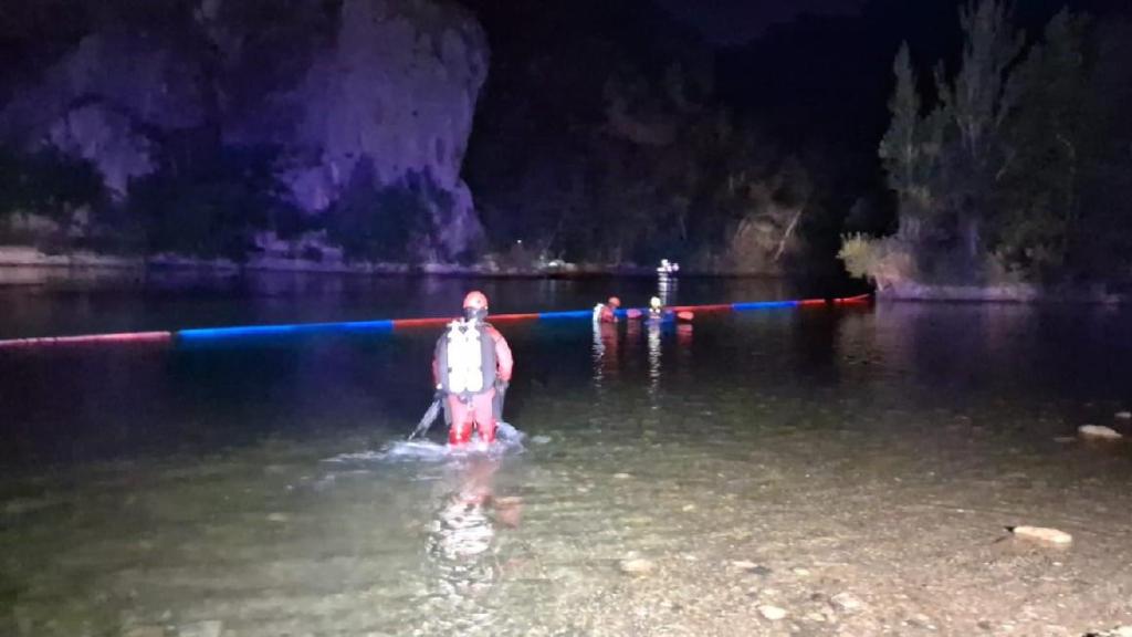 Los bomberos buscan a los desaparecidos en el Segre