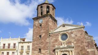 Así es la Vila Roja catalana: un rincón lleno de color en medio del campo de Tarragona