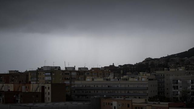 El cielo nublado sobre la ciudad de Barcelona