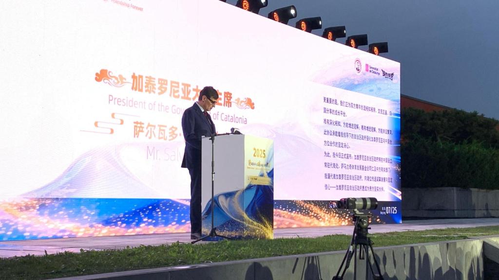 Salvador Illa, presidente de la Generalitat, en un acto de la Fundación Samaranch en Pekín