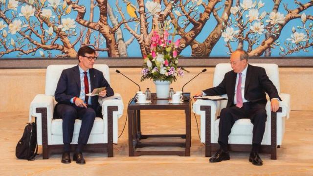 Salvador Illa, presidente de la Generalitat, y Yin Li, líder del Partido Comunista de China en Pekín