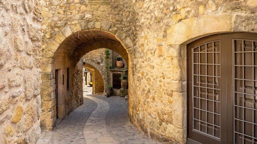 Portal de la Vila de Pals