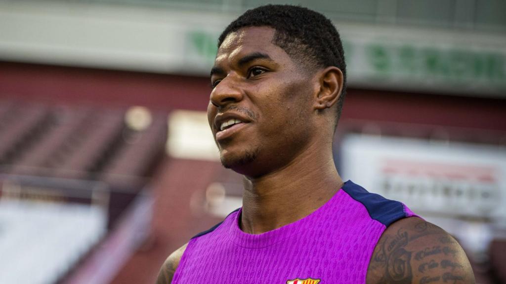 Marcus Rashford con la camiseta de entrenamiento del FC Barcelona