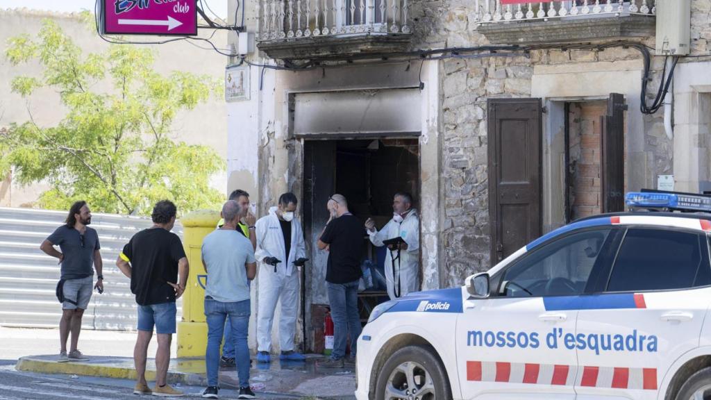 Exterior del prostíbulo 'Estrellas', incendiado esta mañana en Bellpuig (Lleida)