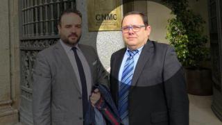 Enric Martínez (d), durante una acción de Aetrans en la CNMC