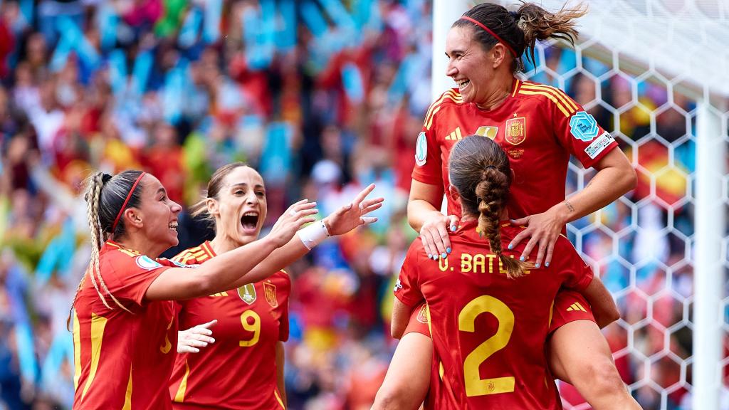 Mariona celebra su gol en la final de la Eurocopa con sus compañeras