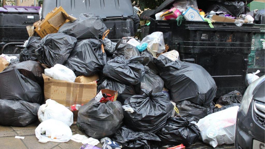 Sonia, una vecina de la Costa Daurada no se corta a denunciar la situación que vive su pueblo: Parece que nadie pasa a limpiar