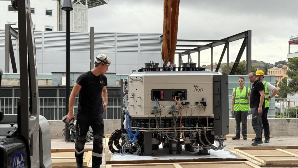 Instalación en el Hospital de Vall d'Hebron del primer ciclotrón en Cataluña para producir radiofármacos