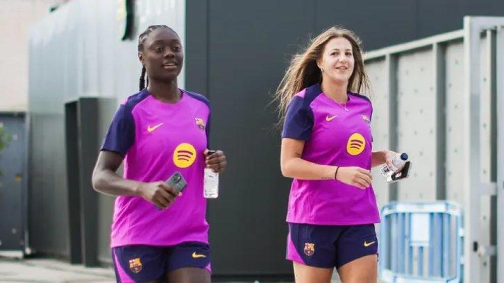 Aicha Cámara y Emilia Szymczak, durante el comienzo de la pretemporada del Barça Femenino