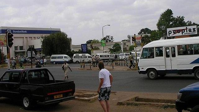 Tráfico en el centro de Lilongüe, capital de Malaui