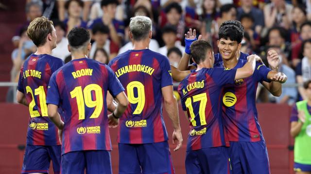 Los jugadores del Barça celebran el gol de Dro Fernández ante el Vissel Kobe