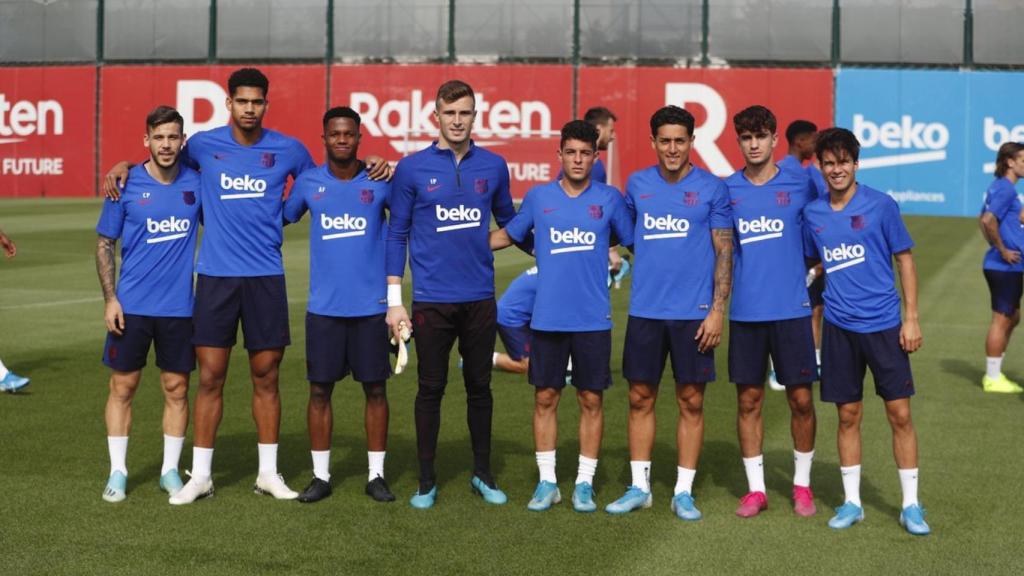 Varios jugadores forjados en la Masía disfrutan de un entrenamiento en el primer equipo del Barça