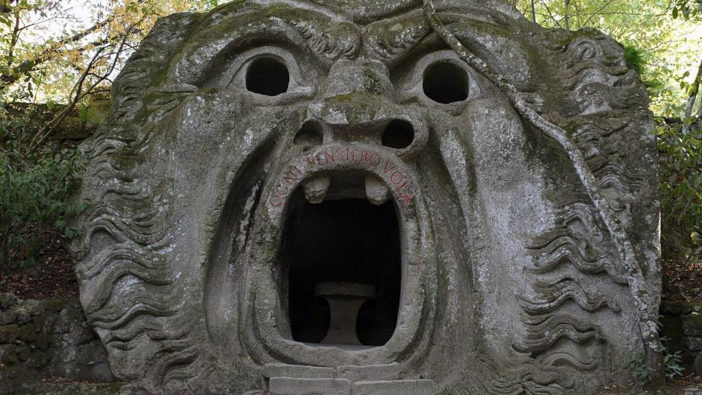 Jardines del Castillo de los Orsini en Bomarzo.