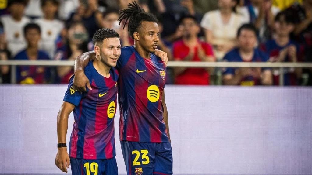 Roony Bardghji y Jules Koundé en un partido contra el Vissel Kobe