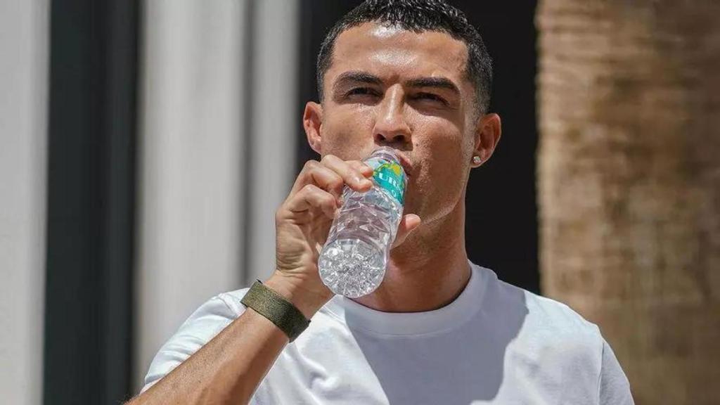 Cristiano Ronaldo con una pulsera Whoop verde