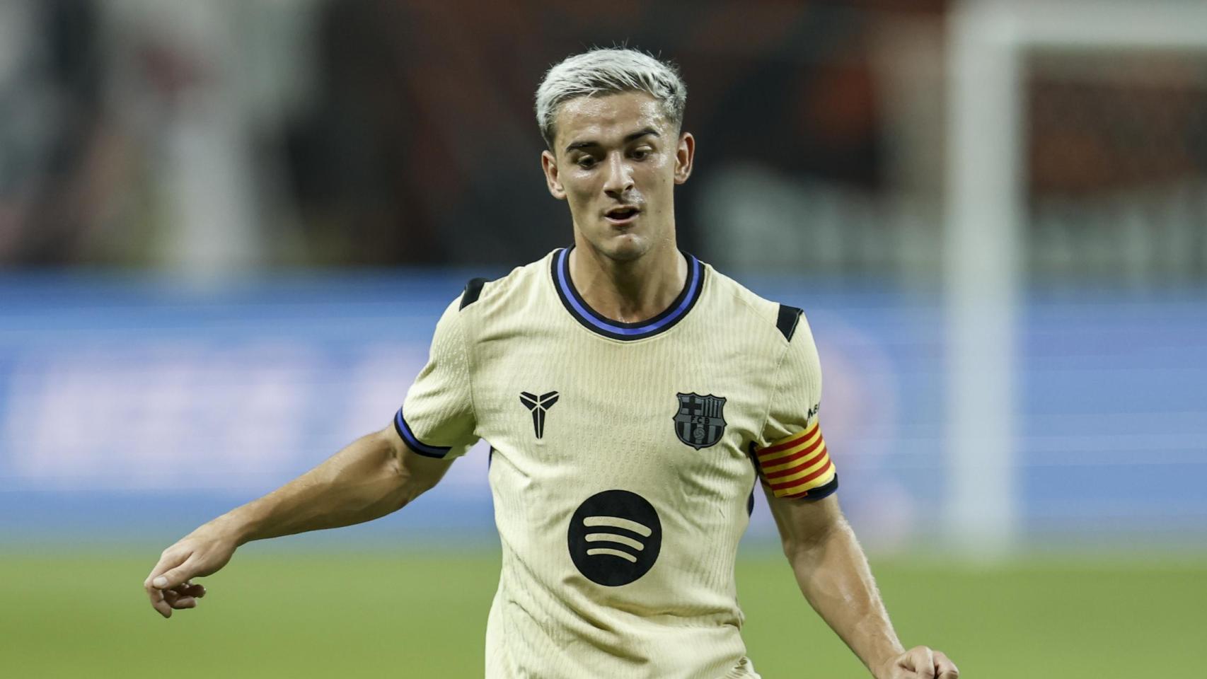 Gavi, con el brazalete de capitán en el FC Seoul-Barça de pretemporada