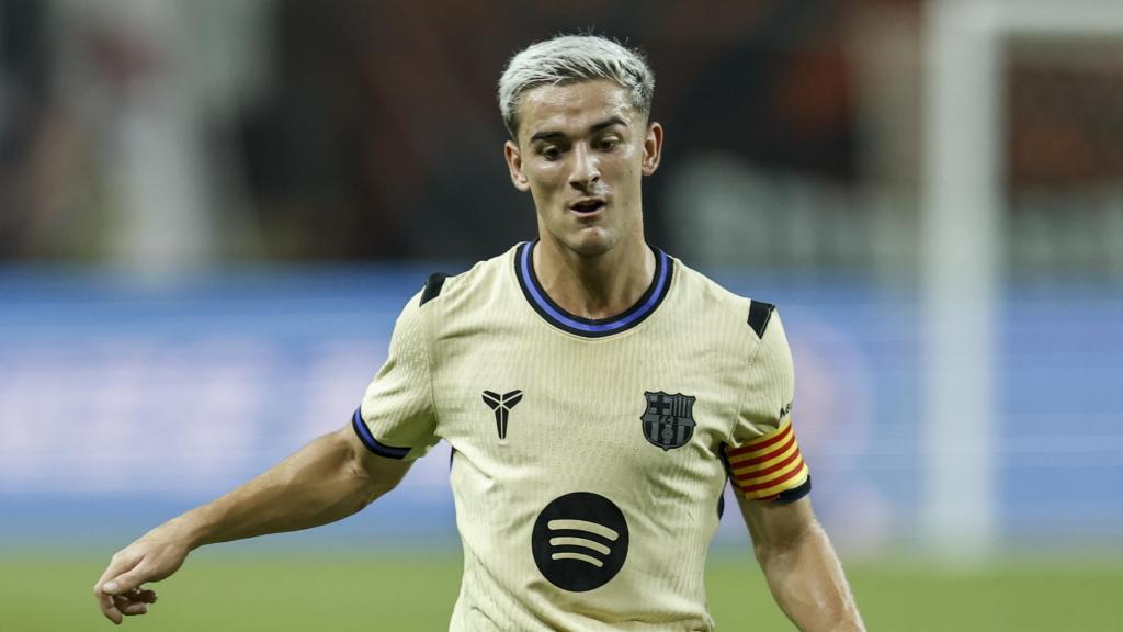 Gavi, con el brazalete de capitán en el FC Seoul-Barça de pretemporada