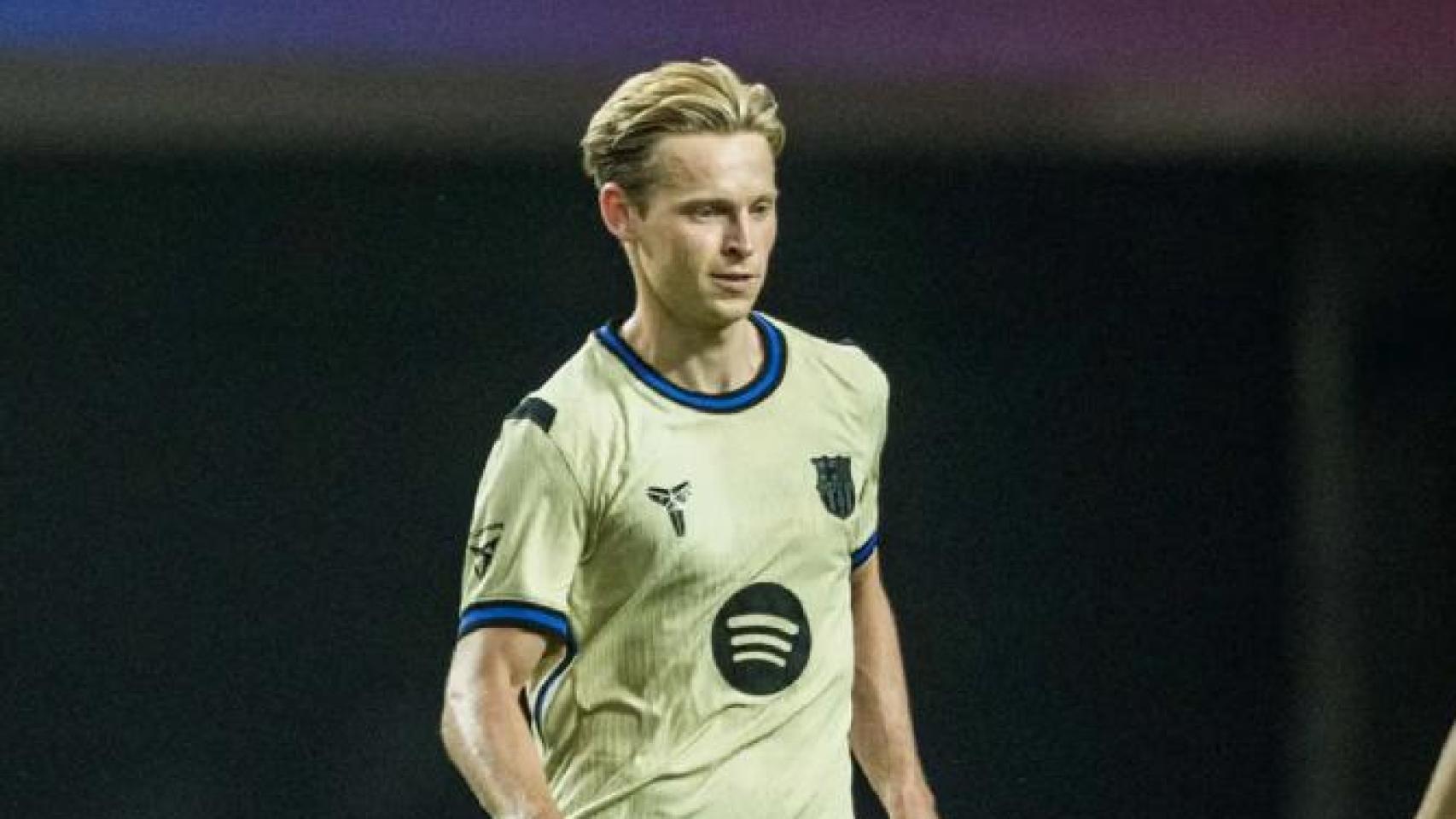 Frenkie de Jong lidera una jugada del Barça en el amistoso contra el FC Seoul