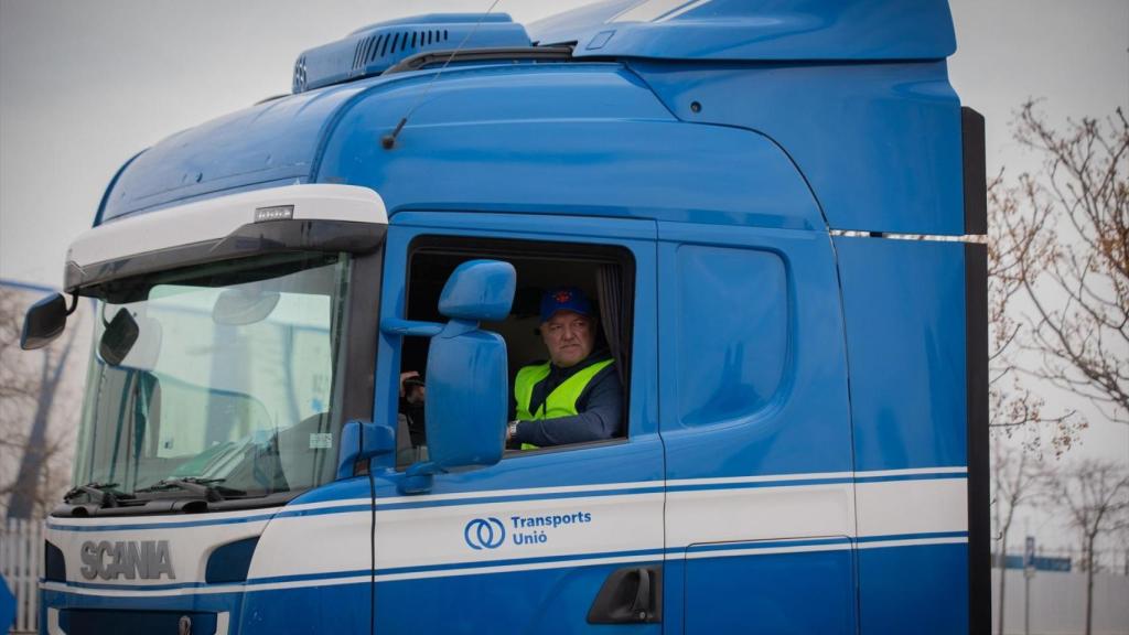 Un transportista en su camión