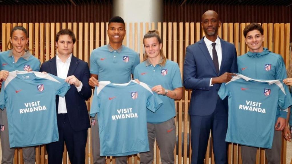 Los jugadores del Atlético de Madrid, en la presentación del nuevo patrocinio de Visit Rwanda