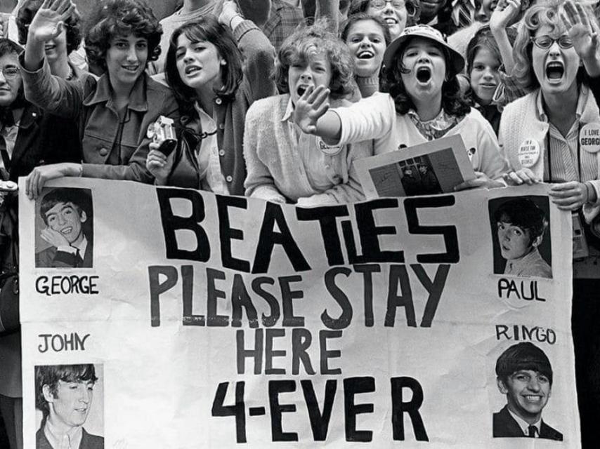 Un grupo de seguidoras de The Beatles