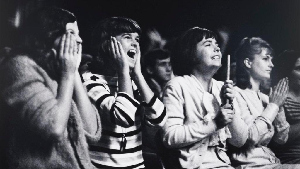 Asistentes a un concierto de The Rolling Stones (1965)