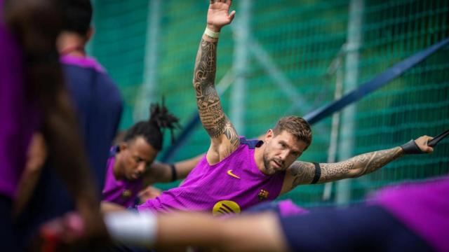 Iñigo Martínez se retira del último entrenamiento del Barça en Corea del Sur