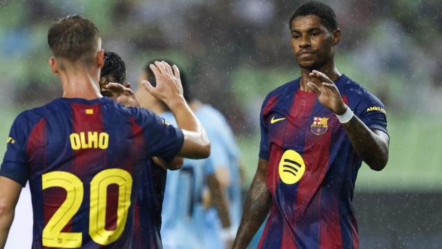 Dani Olmo felicita a Rashford tras marcar su primer gol con el Barça