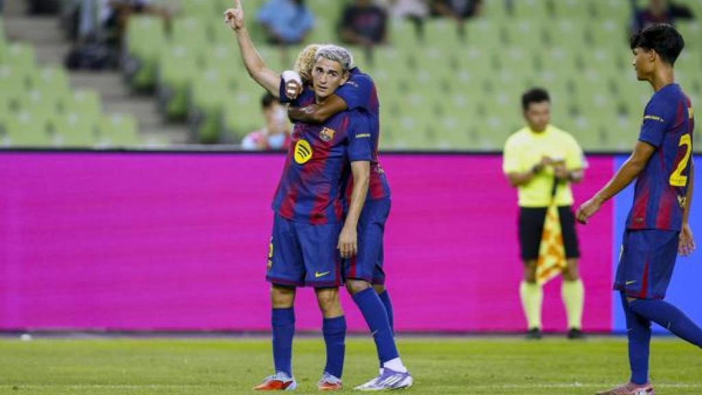 Gavi celebra uno de sus dos goles al Daegu