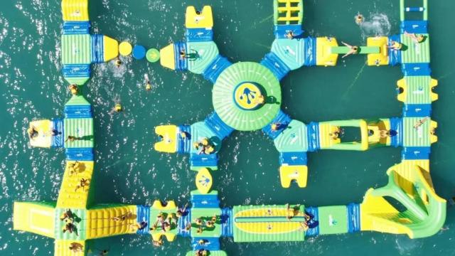 Parque acuático inflable en Tarragona