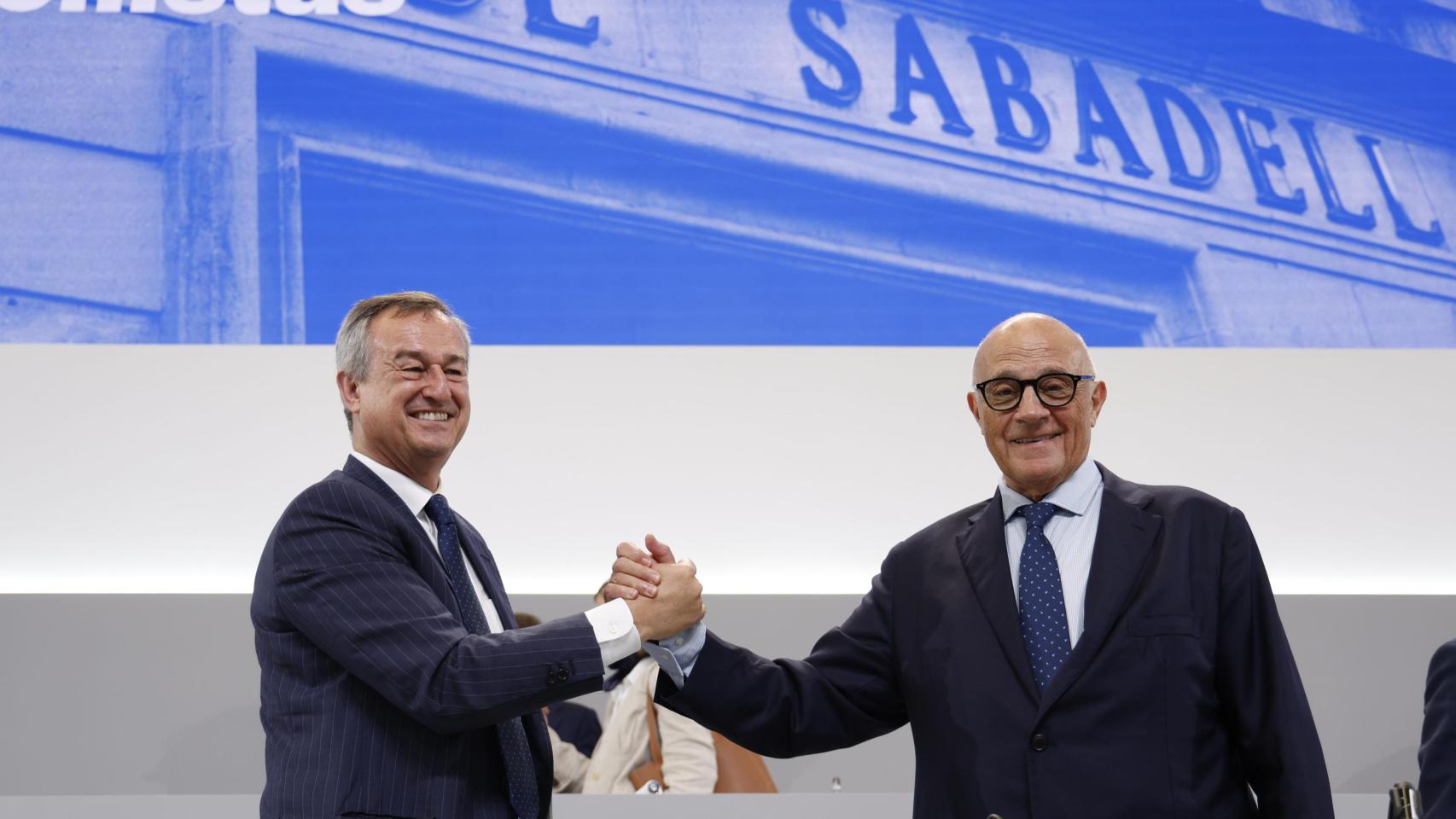El consejero delegado del Banco Sabadell, César González-Bueno (izq.), y el presidente de la entidad, Josep Oliu / BANCO SABADELL