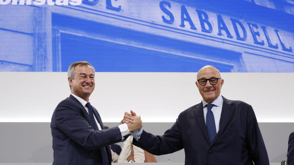 El consejero delegado del Banco Sabadell, César González-Bueno (izq.), y el presidente de la entidad, Josep Oliu / BANCO SABADELL