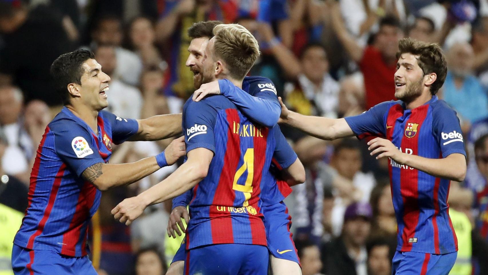 Luis Suárez, Messi, Rakitic y Sergi Roberto celebran un gol