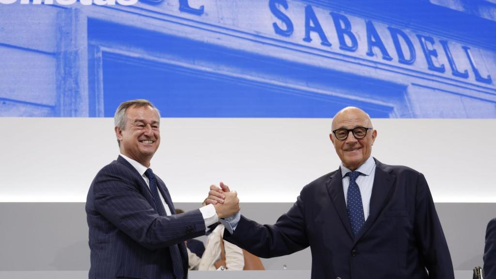 El consejero delegado del Banco Sabadell, César González-Bueno (izq.), y el presidente de la entidad, Josep Oliu / BANCO SABADELL
