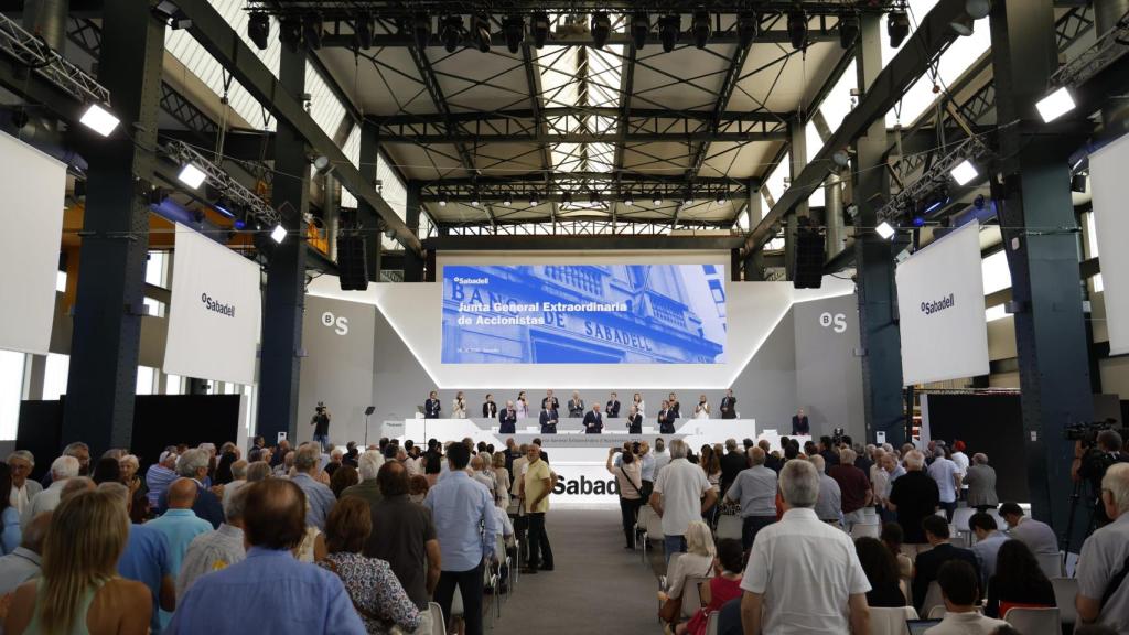Imagen de la junta extraordinaria del Banco Sabadell del 6 de agosto de 2025, en la que se aprobó el dividendo de 2.500 millones / BANCO SABADELL