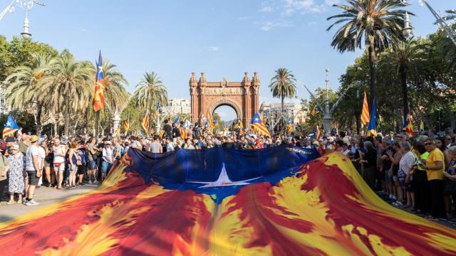 Manifestación independentista en Arc de Triomf, esperando la llegada de Carles Puigdemont el 8 de agosto de 2024, en foto de archivo