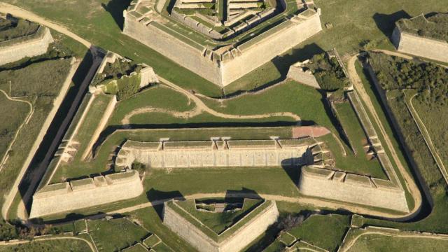 Así es la fortaleza militar más grande de Europa, el castillo de Sant Ferran