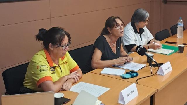 Marta Olivé, jefa territorial del SEM; Alba Brugués, directora de los Servicios Territoriales de Salud en el Penedès; y Esther Catena, directora médica del Consorcio Sanitario del Alt Penedès-Garraf