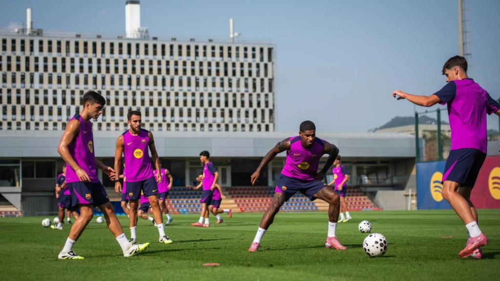 El Barça se entrena en la Ciutat Esportiva Joan Gamper