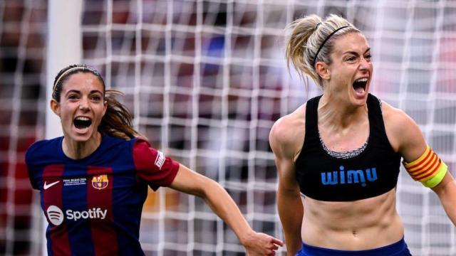 Alexia Putellas y Aitana Bonmatí celebran un gol